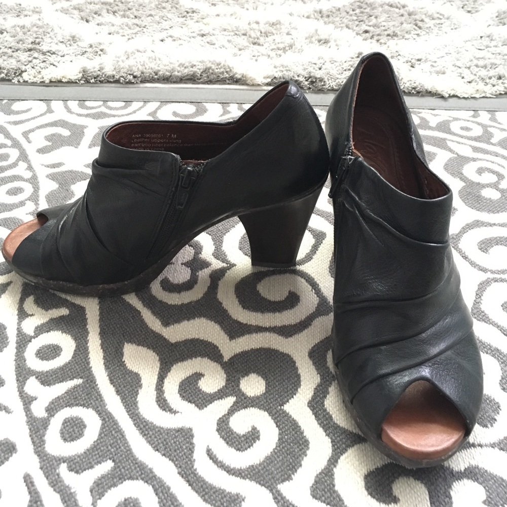 🌸Naya Black Leather Shootie🌸